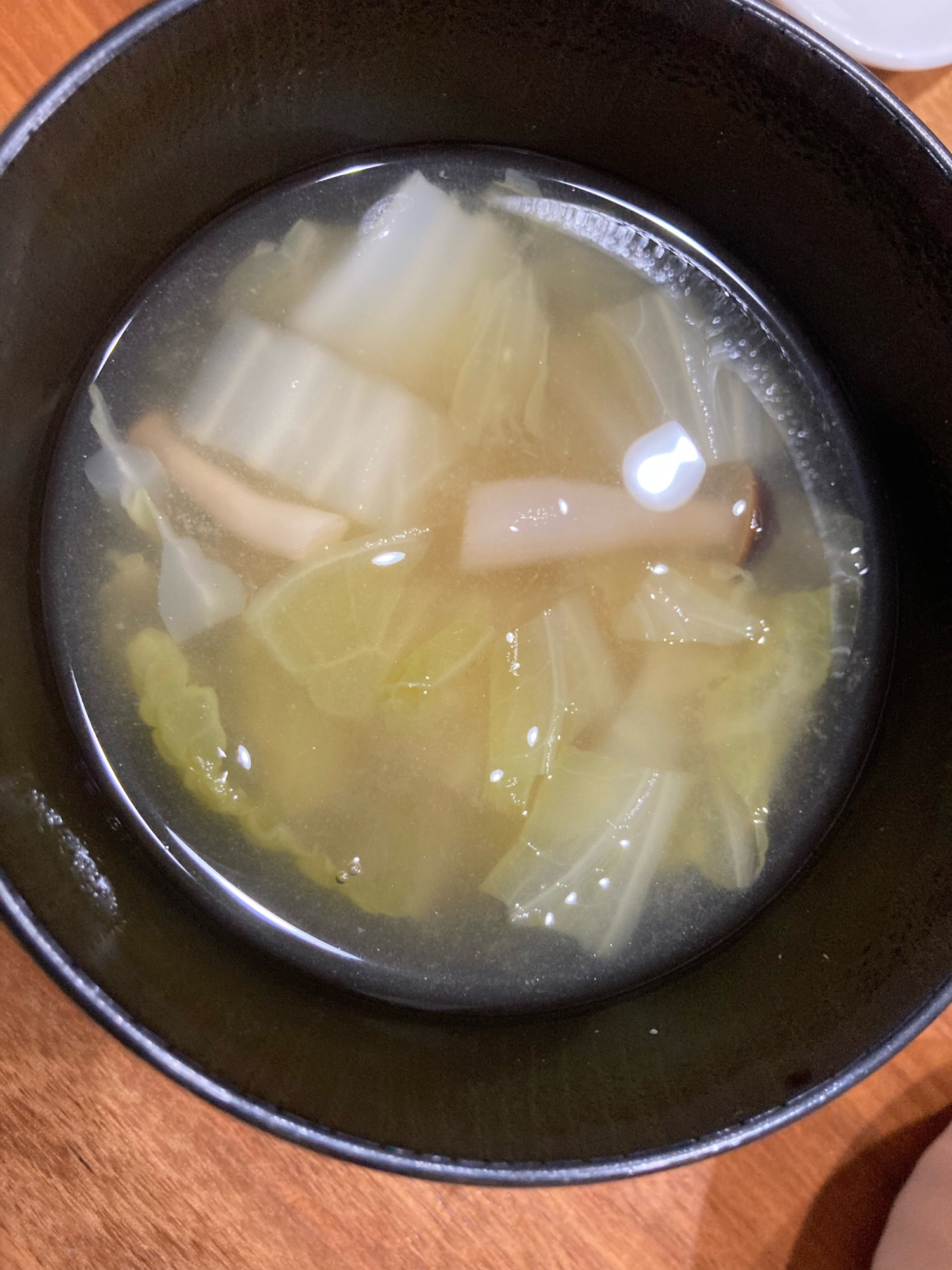 白菜としめじの味噌汁