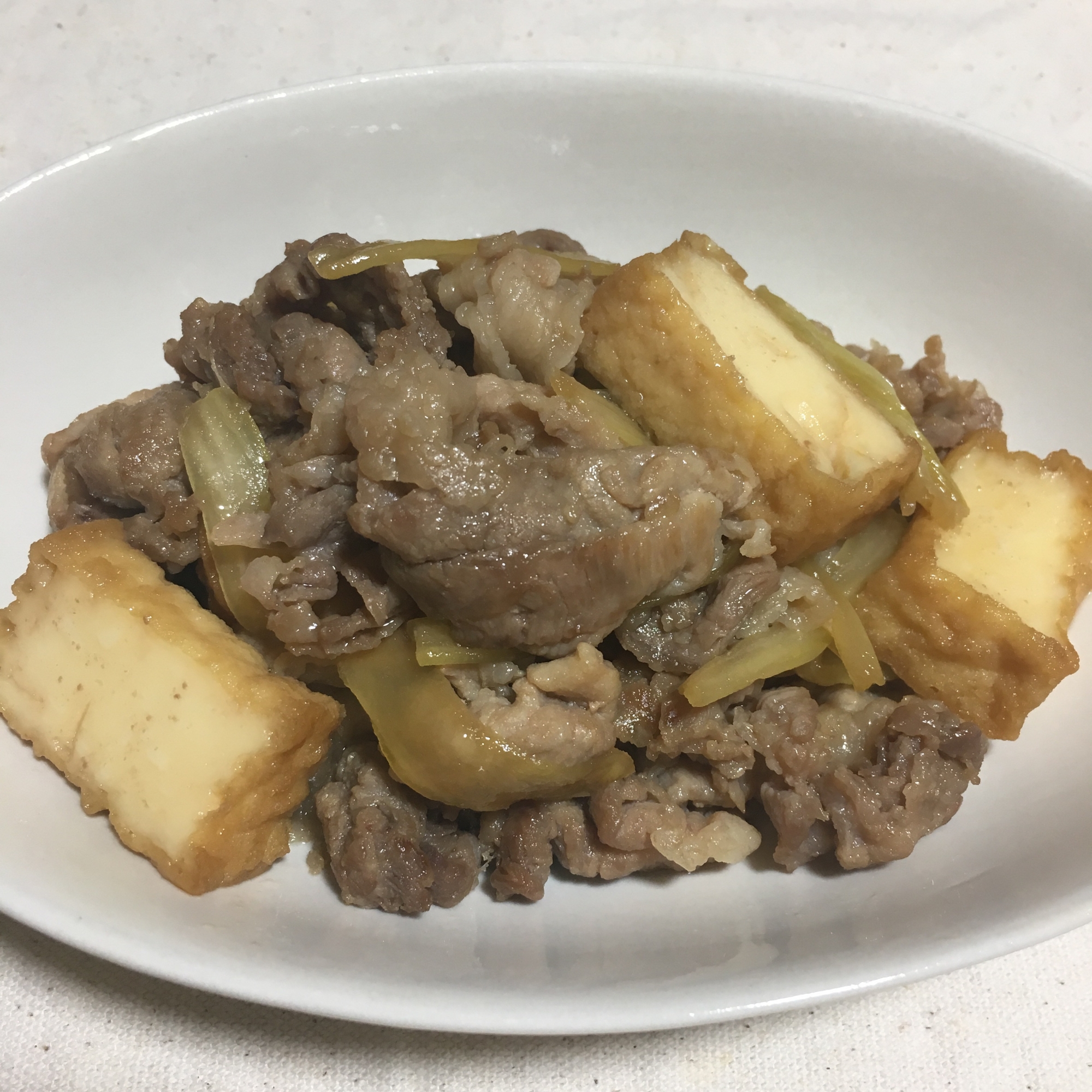 甘辛で美味しい！豚肉とセロリと厚揚げの炒め物