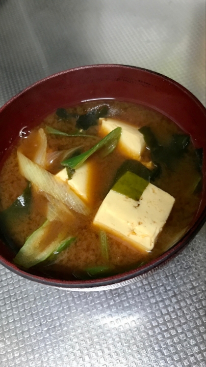豆腐とネギの味噌汁