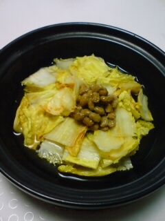 タジン鍋で作る白菜とキムチの納豆のせ