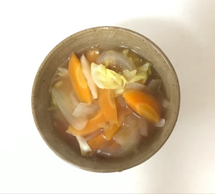 ごま油が食欲をそそる野菜たっぷりお味噌汁