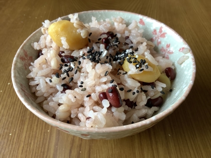 ビッグさん♪栗赤飯、家族の希望で、作りました。秋はやっぱり栗でしょう。美味しかったです！プランターの片付けが終わり、冬野菜と春野菜の準備は順調ですか？ー