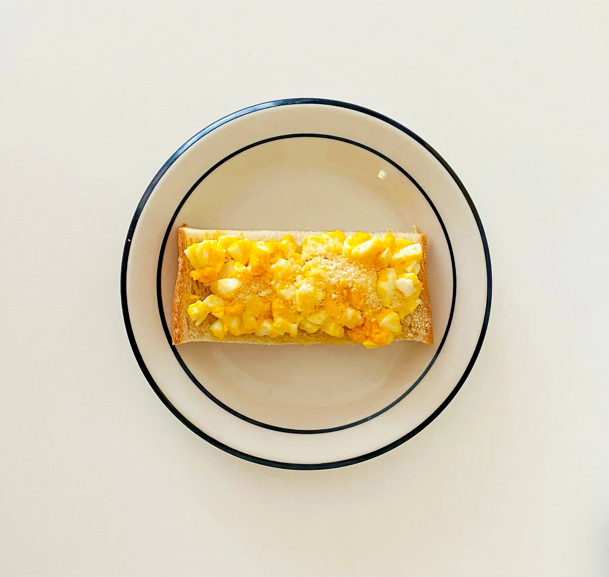 卵サラダでリメイク卵チーズトースト
