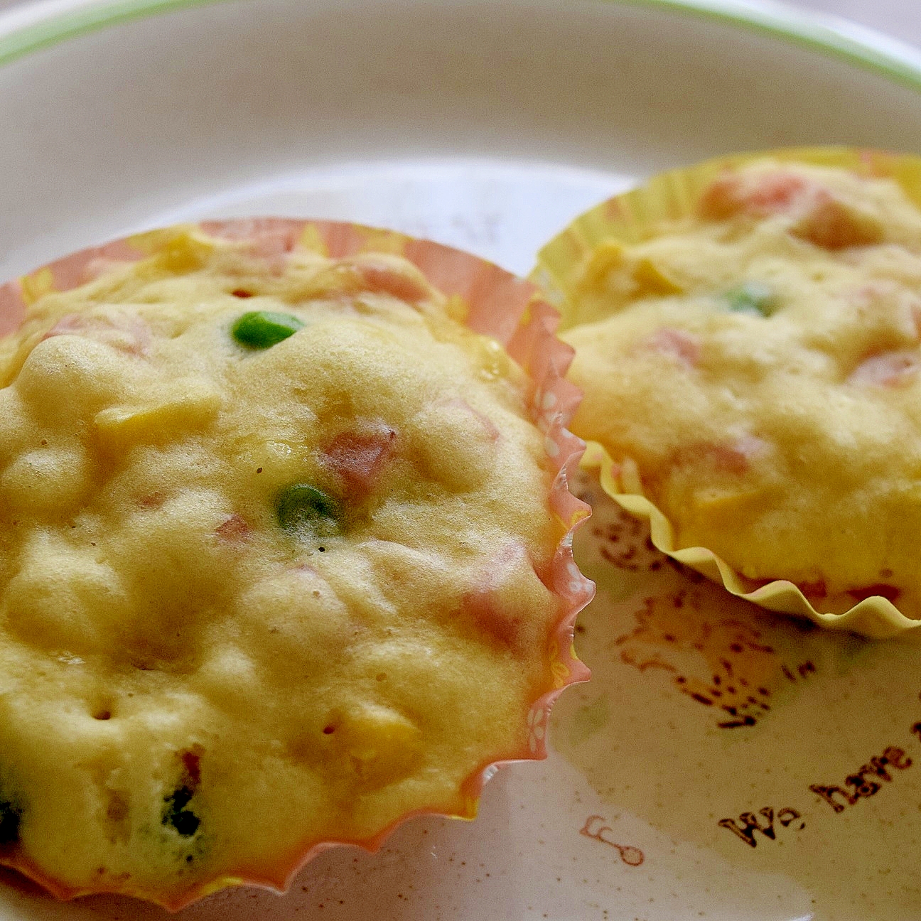 レンジで手軽に♪ハムとMXベジタブルの蒸しパン