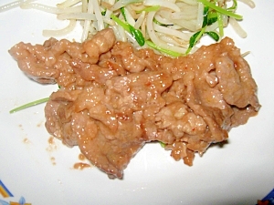 焼肉して残った牛バラ味付け肉の小麦粉焼き