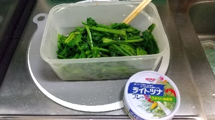 ほうれん草を大量にいただいたので、味を変えたくて…参考になりましたーありがとうございます。
後はツナをあえるだけ～