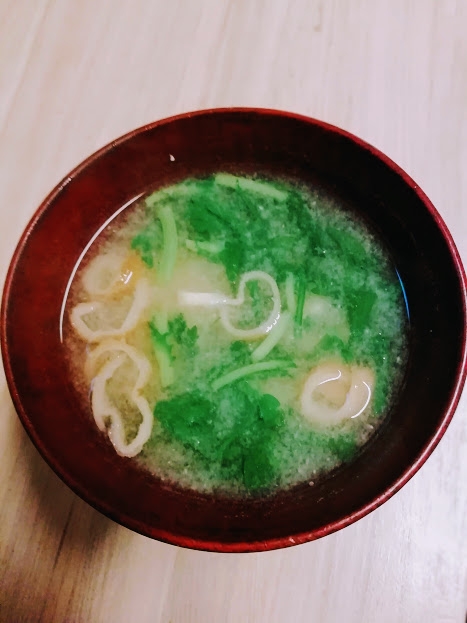 お麩と春菊の味噌汁