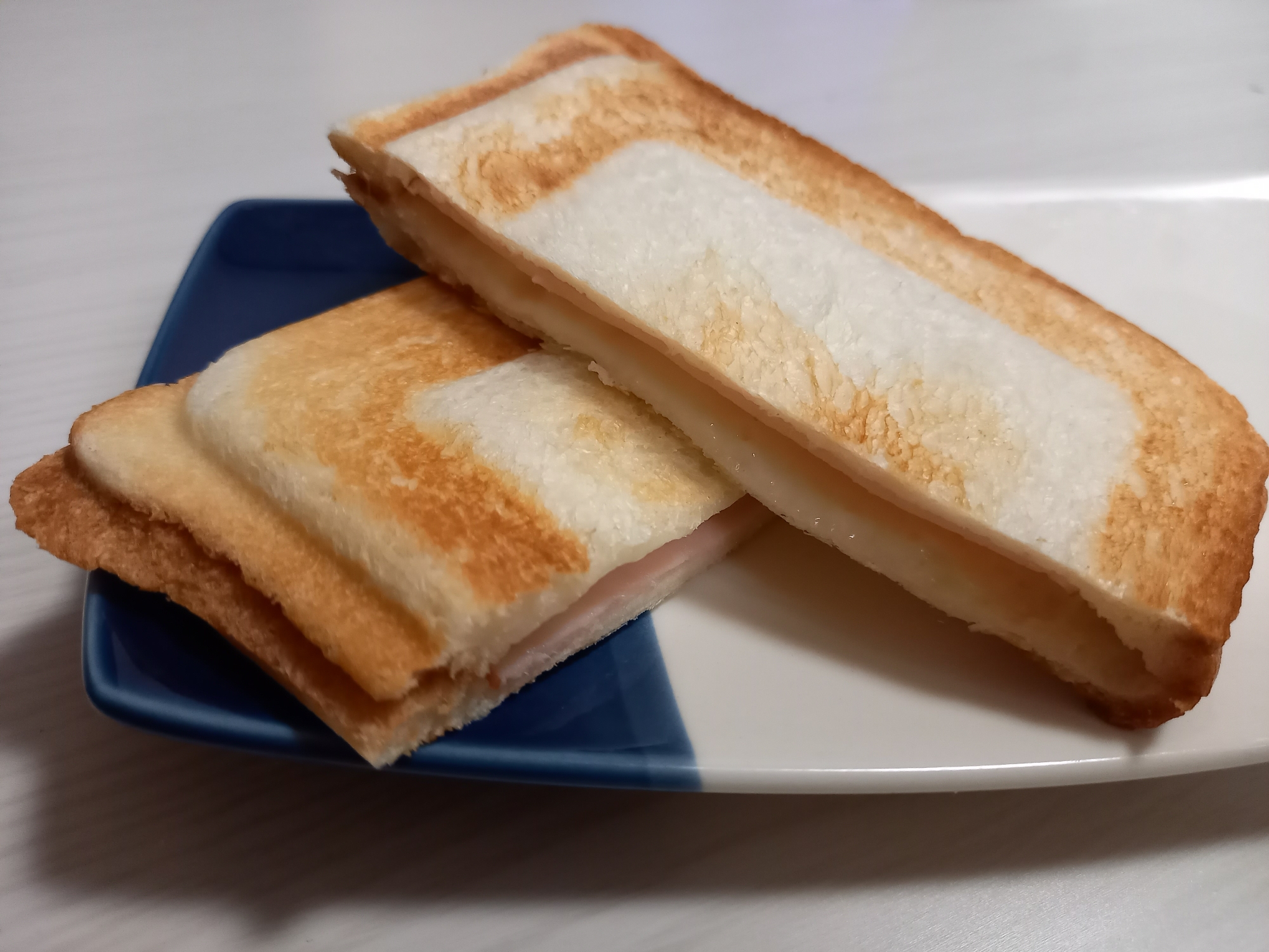 ホットサンドメーカーで⭐ハム&チーズ!