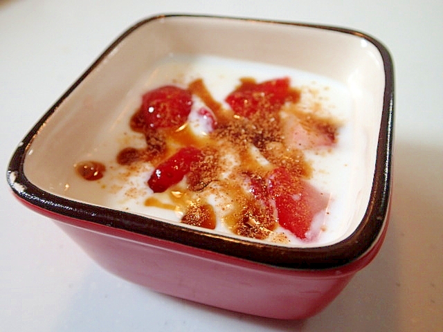 美的　冷凍苺とエスプレッソソースのヨーグルト