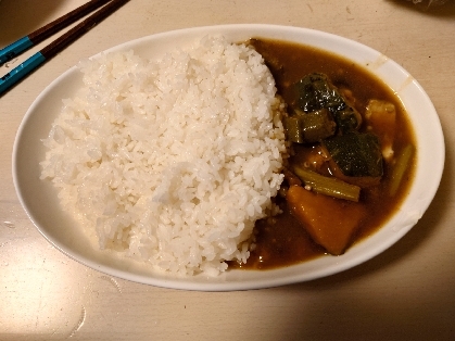 今日は夏野菜カレーを作りました。カボチャ、オクラ、アスパラガス等を入れています。同じカレーと言う事で作ったよレポートを送らせて頂きました。