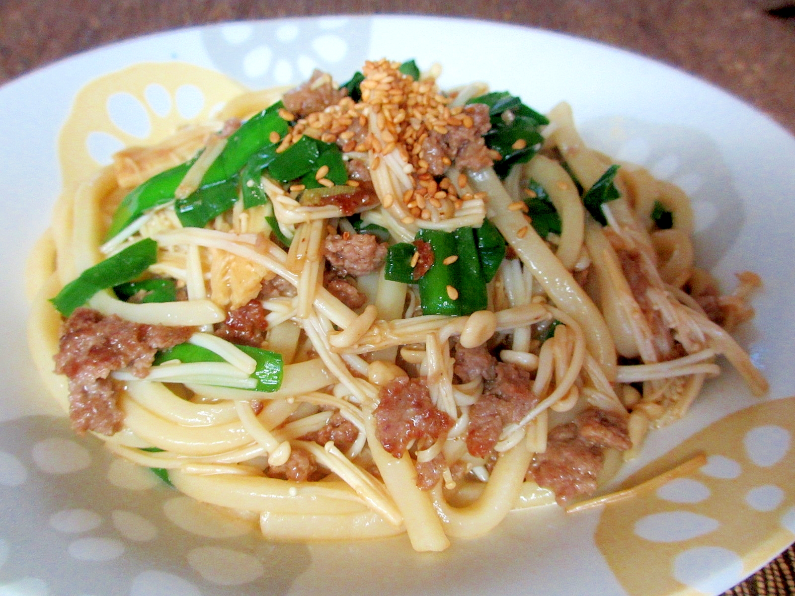 ひき肉、ニラ、えのきの焼きうどん