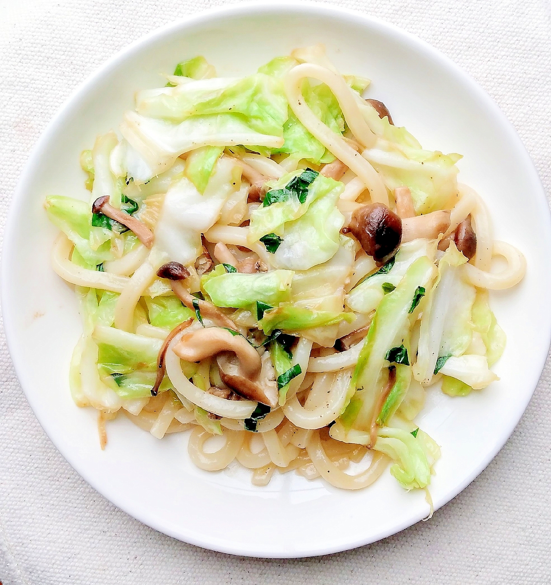 春キャベツとしめじの塩バターうどん