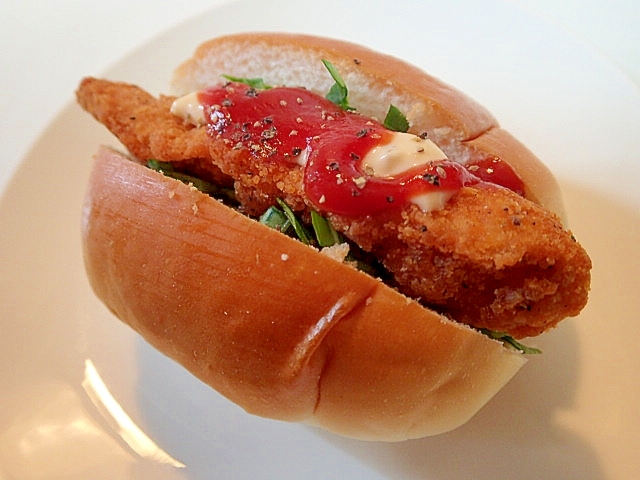 チキンナゲットと水菜のロールパン