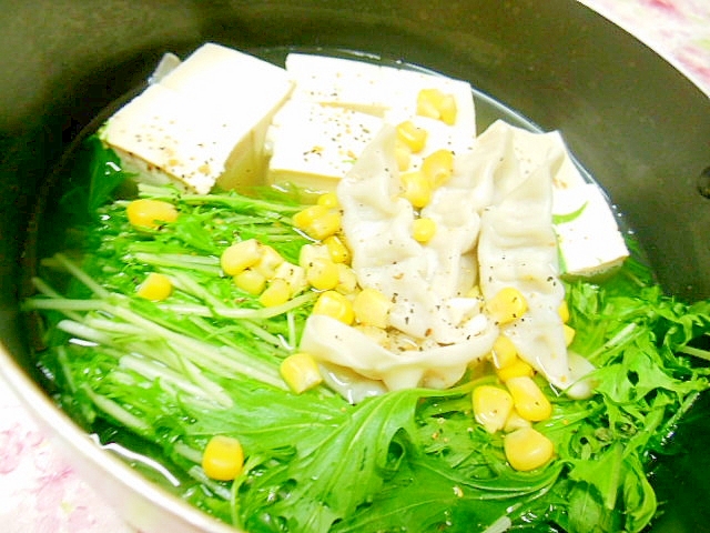 そのまま食卓❤餃子と水菜と豆腐のお鍋❤