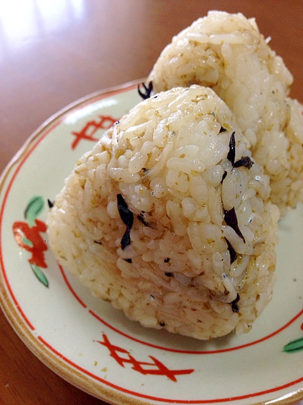 しらすと海苔の佃煮のおにぎり