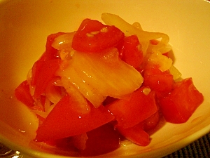 インドの酢の物　トマトと玉ねぎのカチュンバル