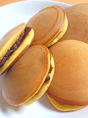 ホットケーキミックスでしっとりどら焼きの皮 レシピ 作り方 By シロコマメ 楽天レシピ