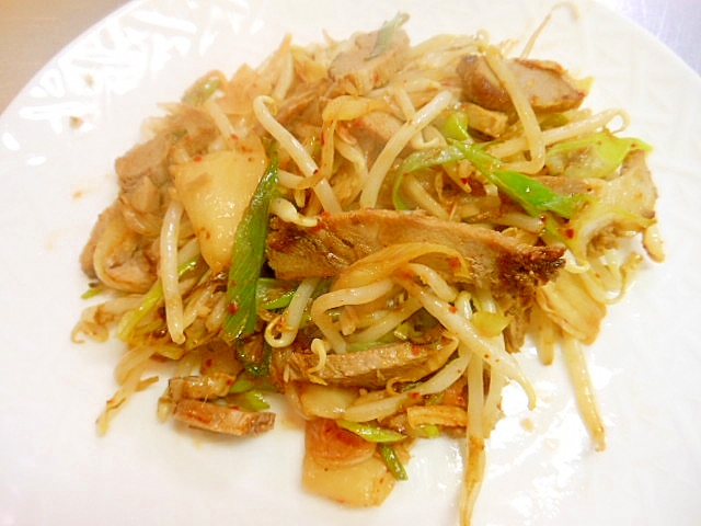 焼き豚、ねぎ、もやしのキムチ炒め