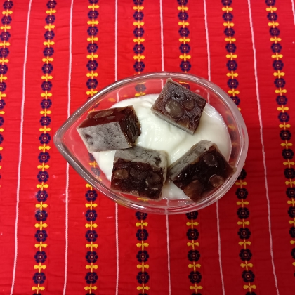 今日のヨーグルト♡八ツ橋風、ようかんのせて