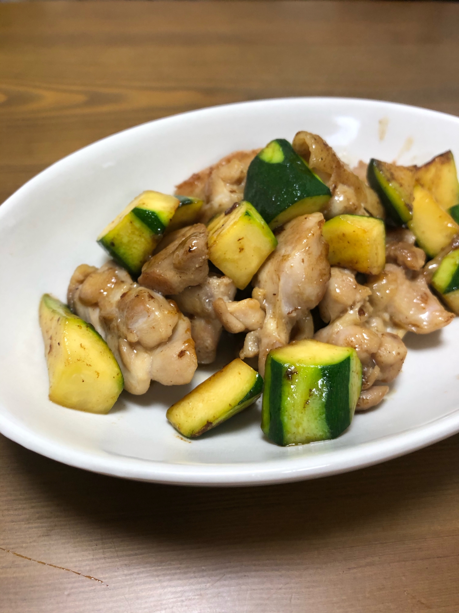 ズッキーニ と鶏肉の麺つゆ炒め