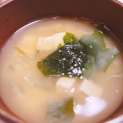 ワカメとナスと豆腐のお味噌汁