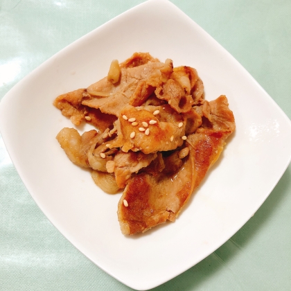 ごまをかけて食べる✨豚の焼肉のタレ焼き