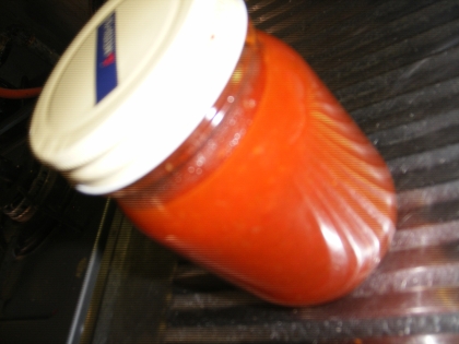 自家製トマトなので半分の量で作りました。
色は朱赤ですが、
リピします。