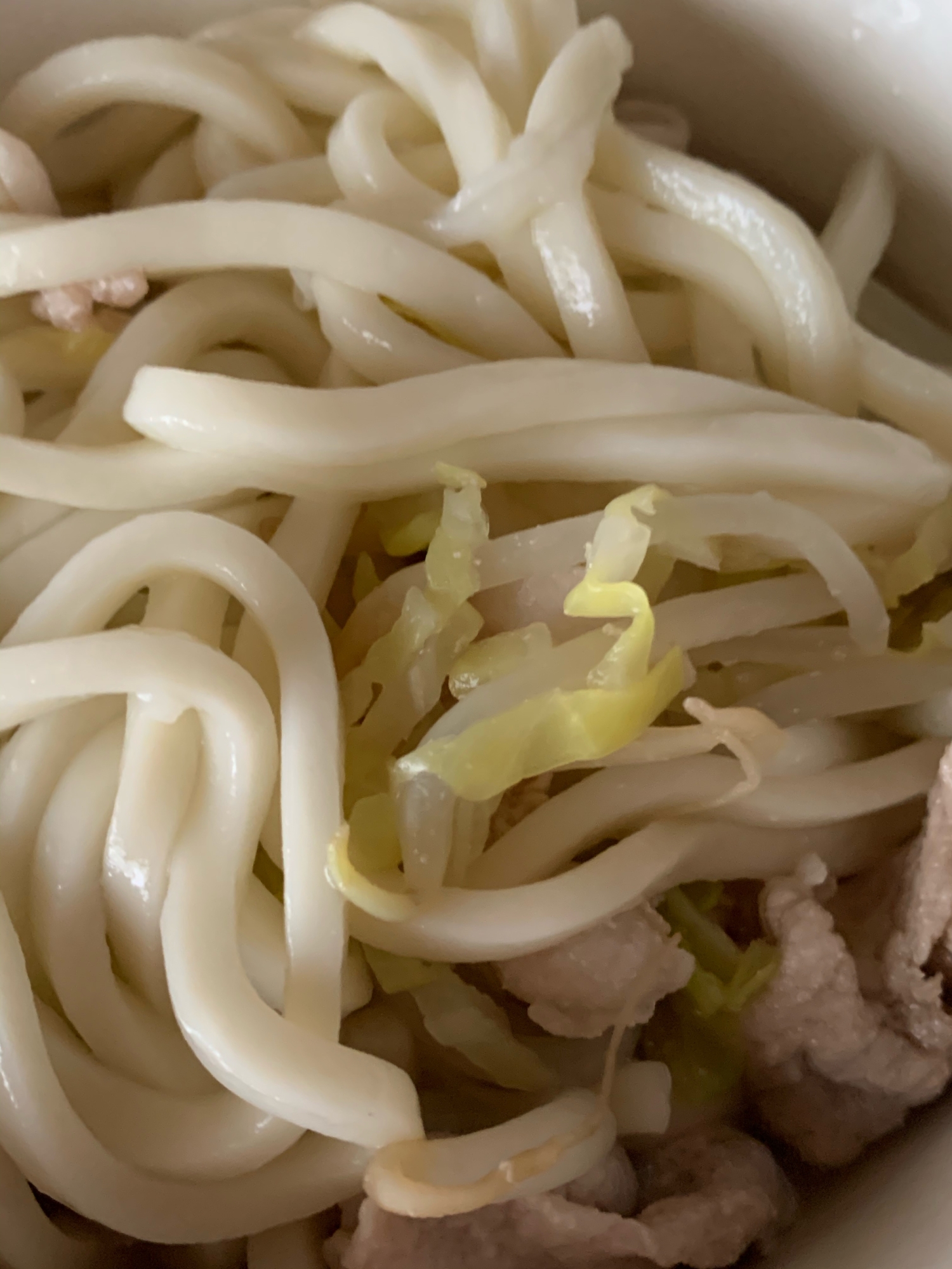 キャベツ入り肉うどん