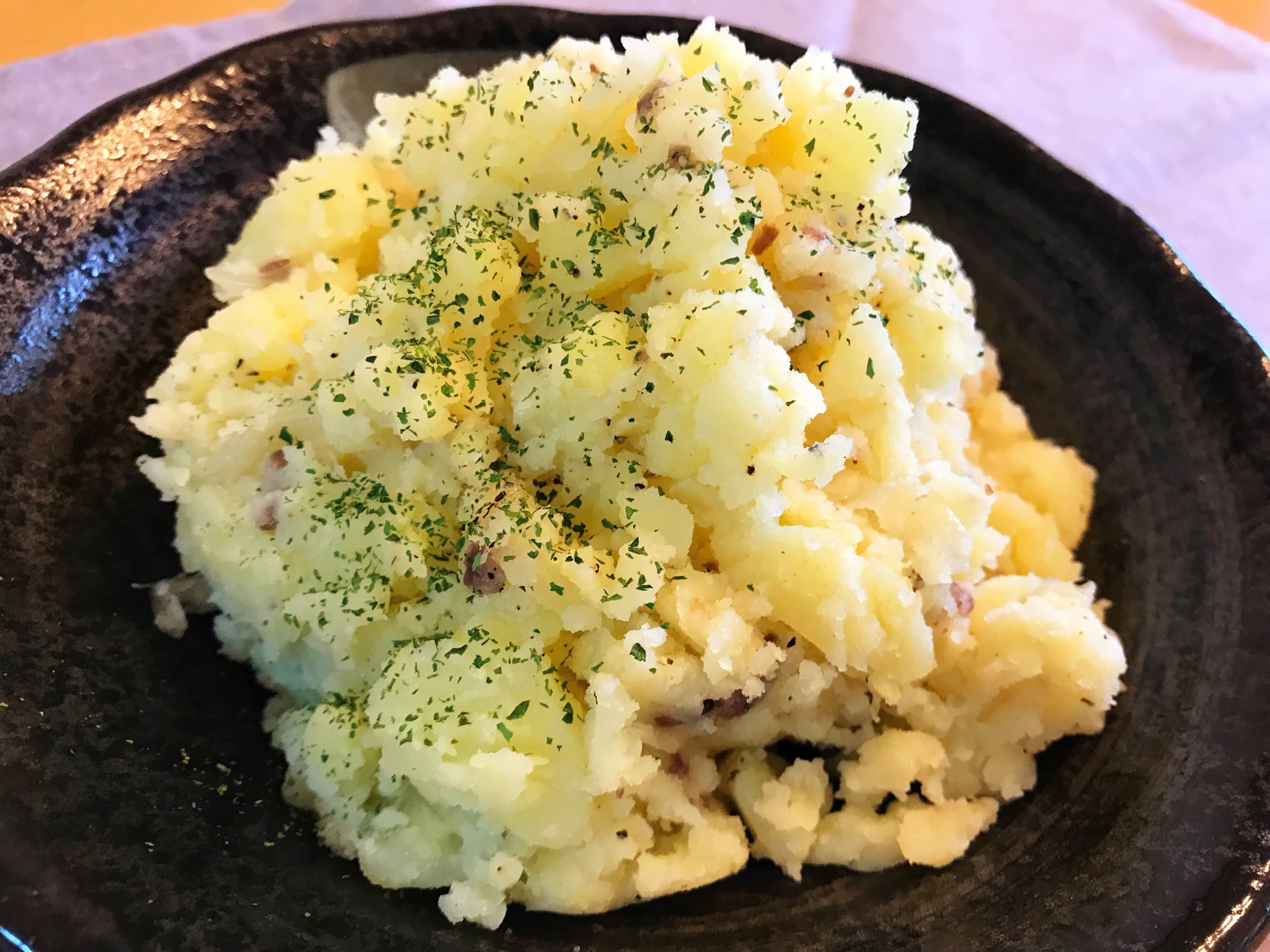 お酒に合う大人の味！アンチョビポテトサラダ