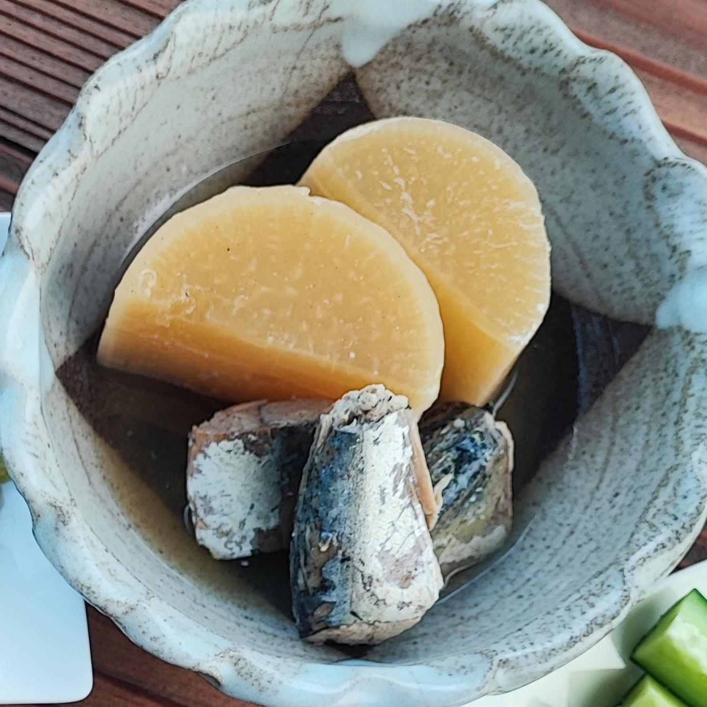 鯖水煮缶と大根の煮物