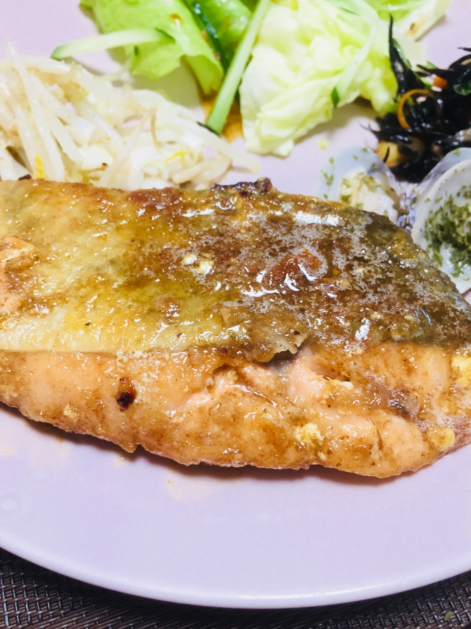 カリカリ秋鮭のガーリックマヨバターソテー レシピ・作り方 by かなも