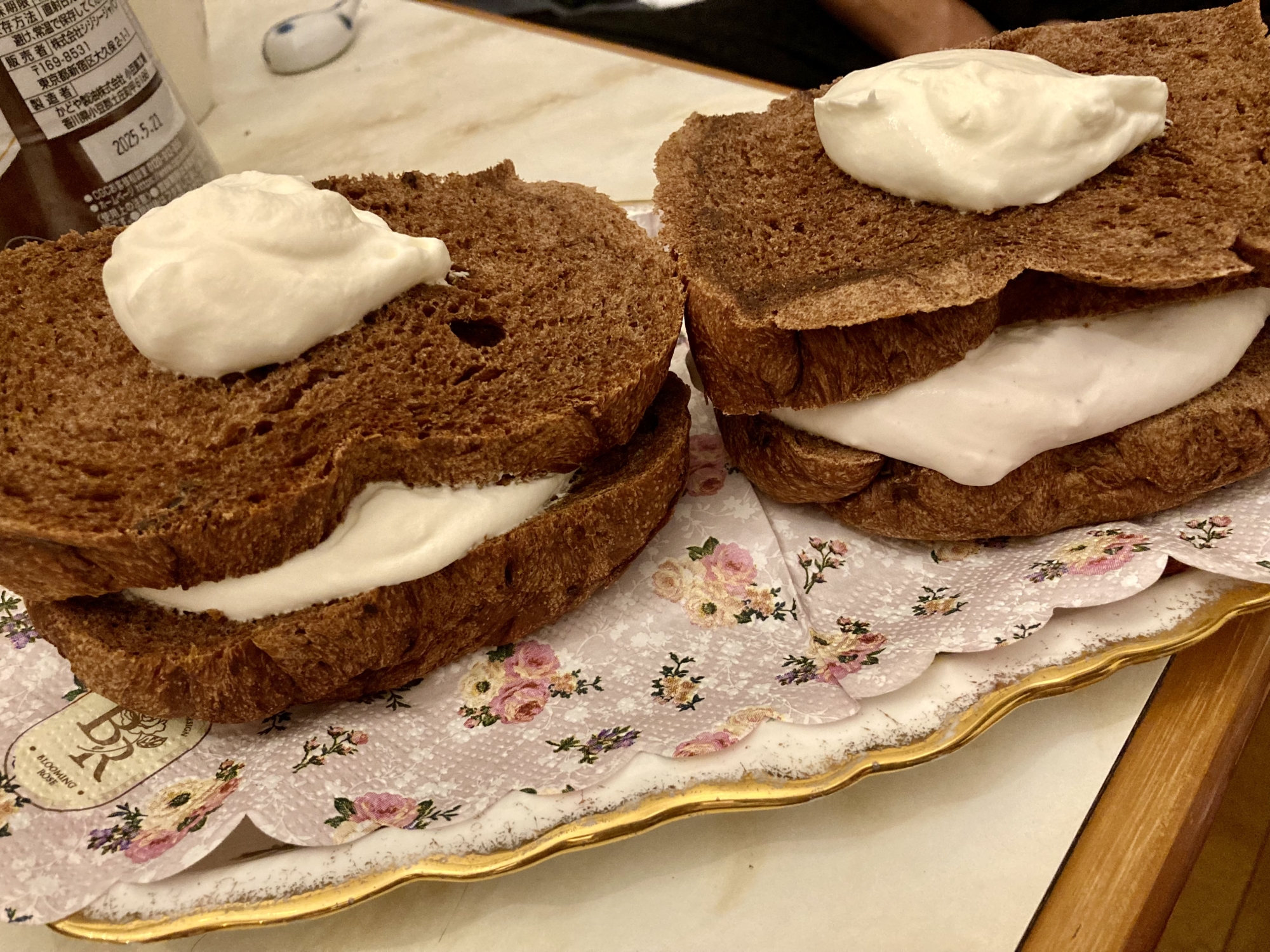 ホームベーカリーで♡ココアキャロブチップパン