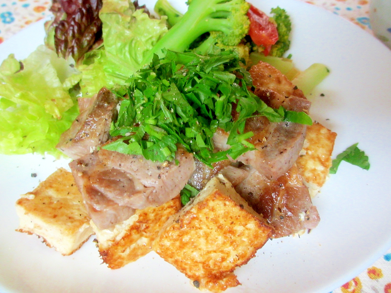 豚肉と豆腐のサイコロステーキ