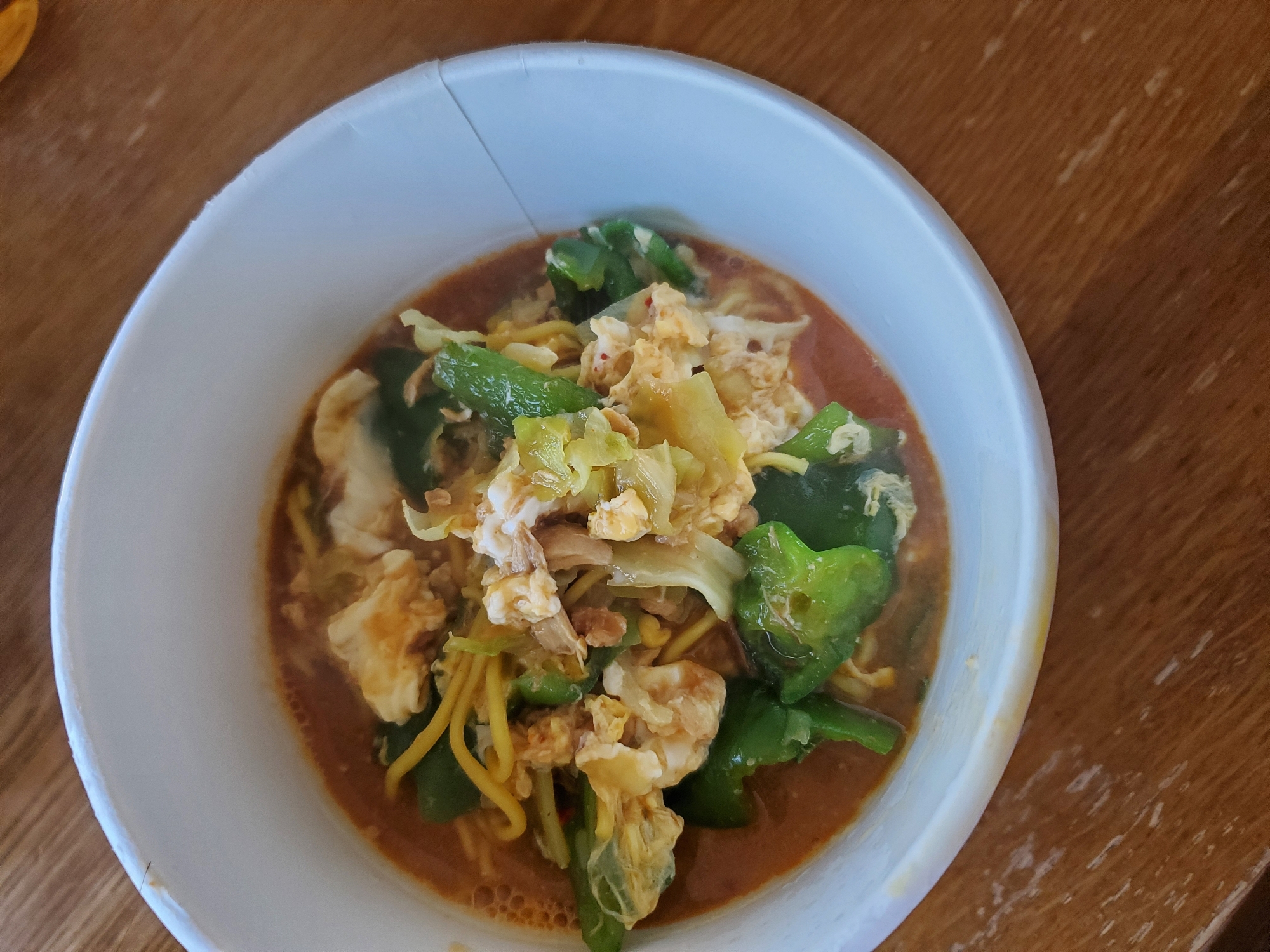 ピーマンとサバの卵とじラーメン