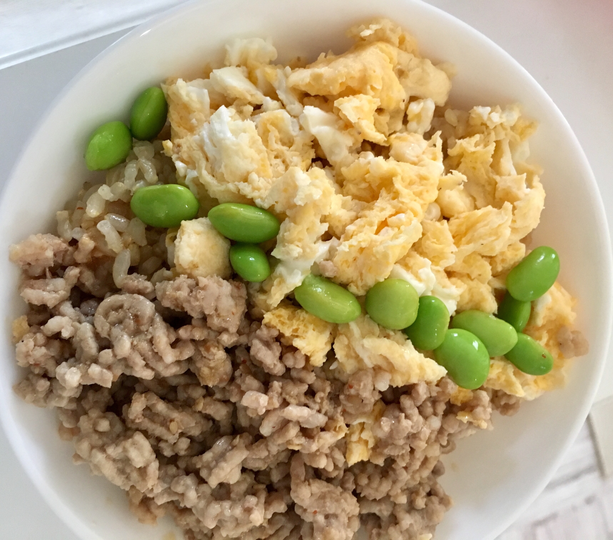 隠し味のバターが美味しい☆三色丼