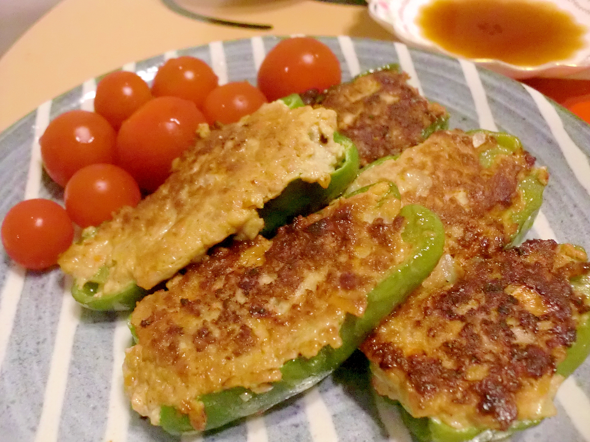 豆腐ハンバーグでピーマンの肉詰め