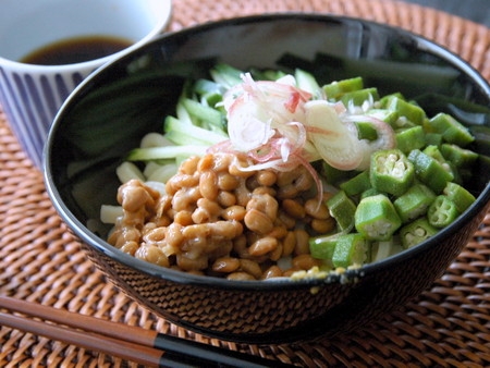 オクラと納豆のネバネバ冷製うどん