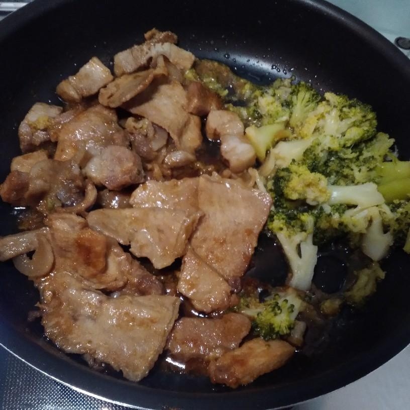 豚肉とブロッコリーの生姜焼き