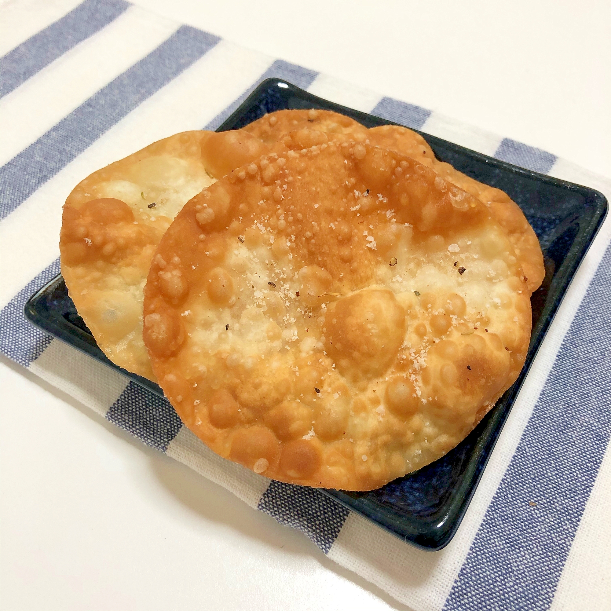 餃子の皮のおせんべい♪