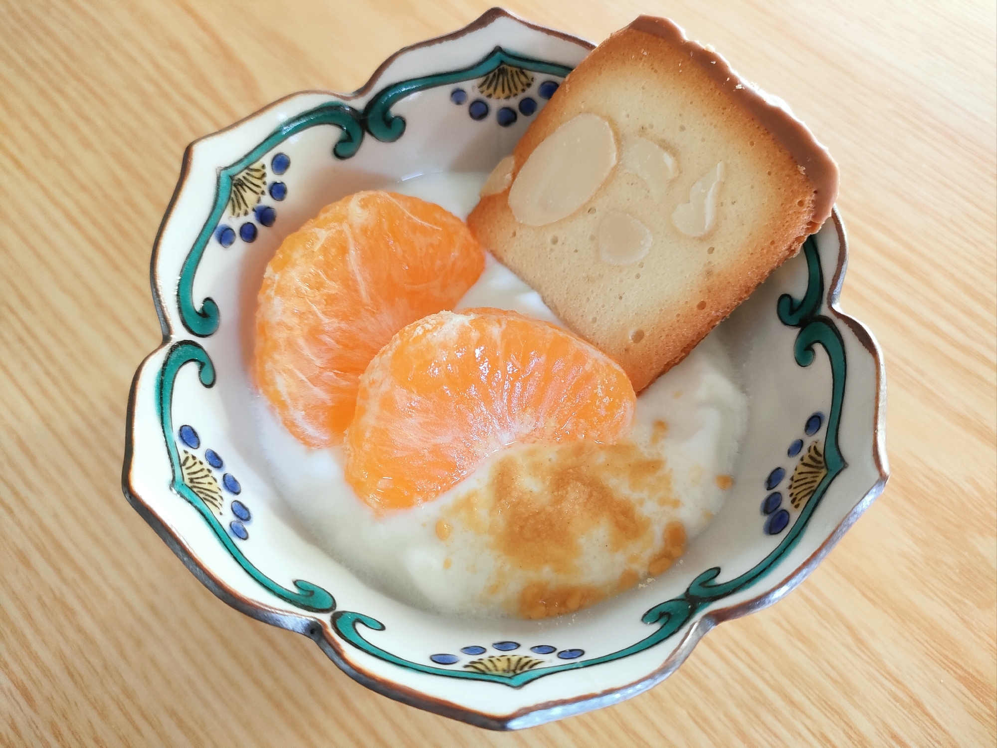 みかんとクッキーときな粉のヨーグルト