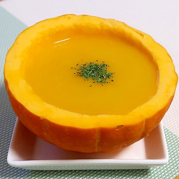 コリンキーの器で冷製ポタージュ