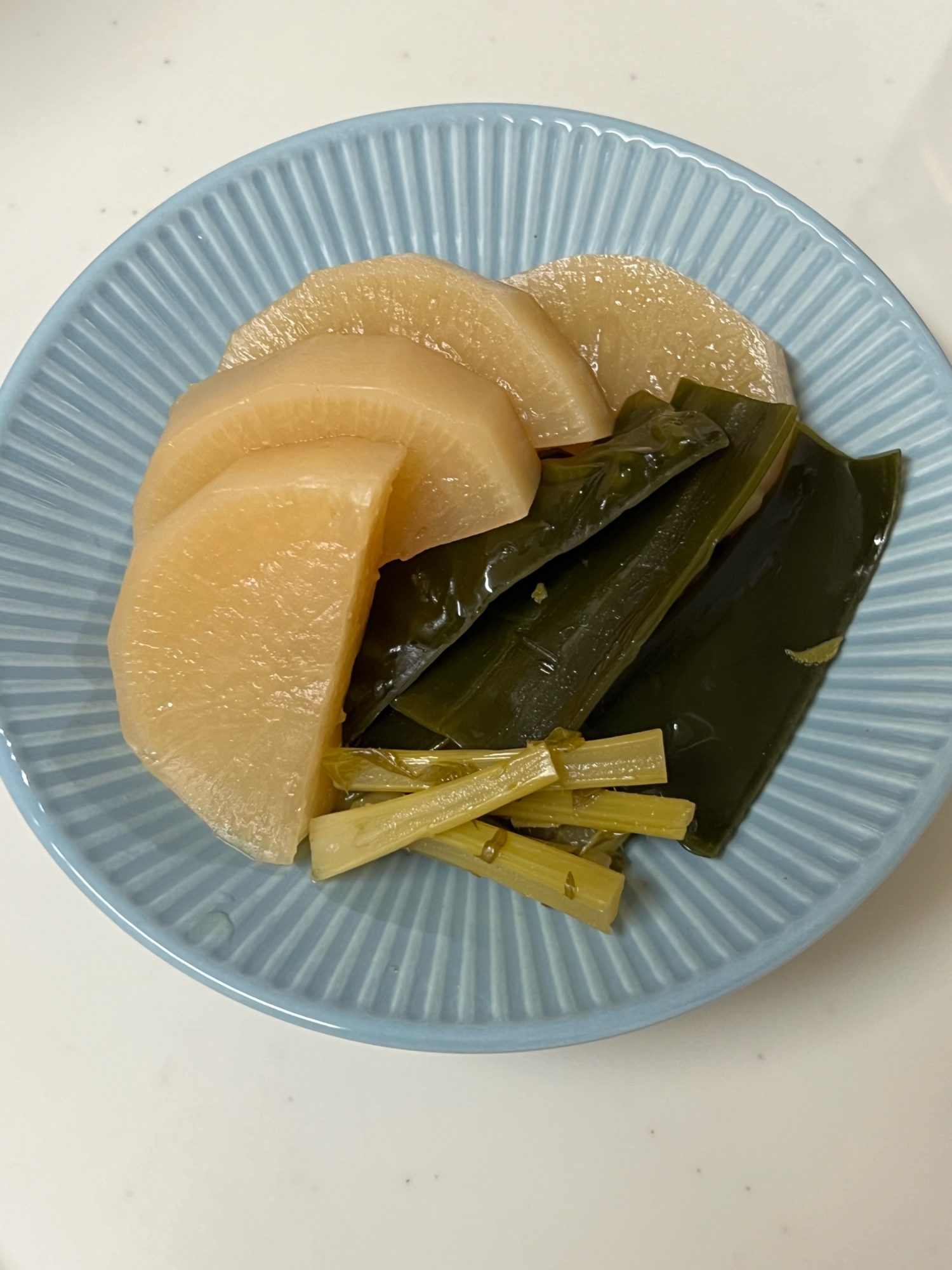 ほっこりやさしい♪昆布と大根の煮物