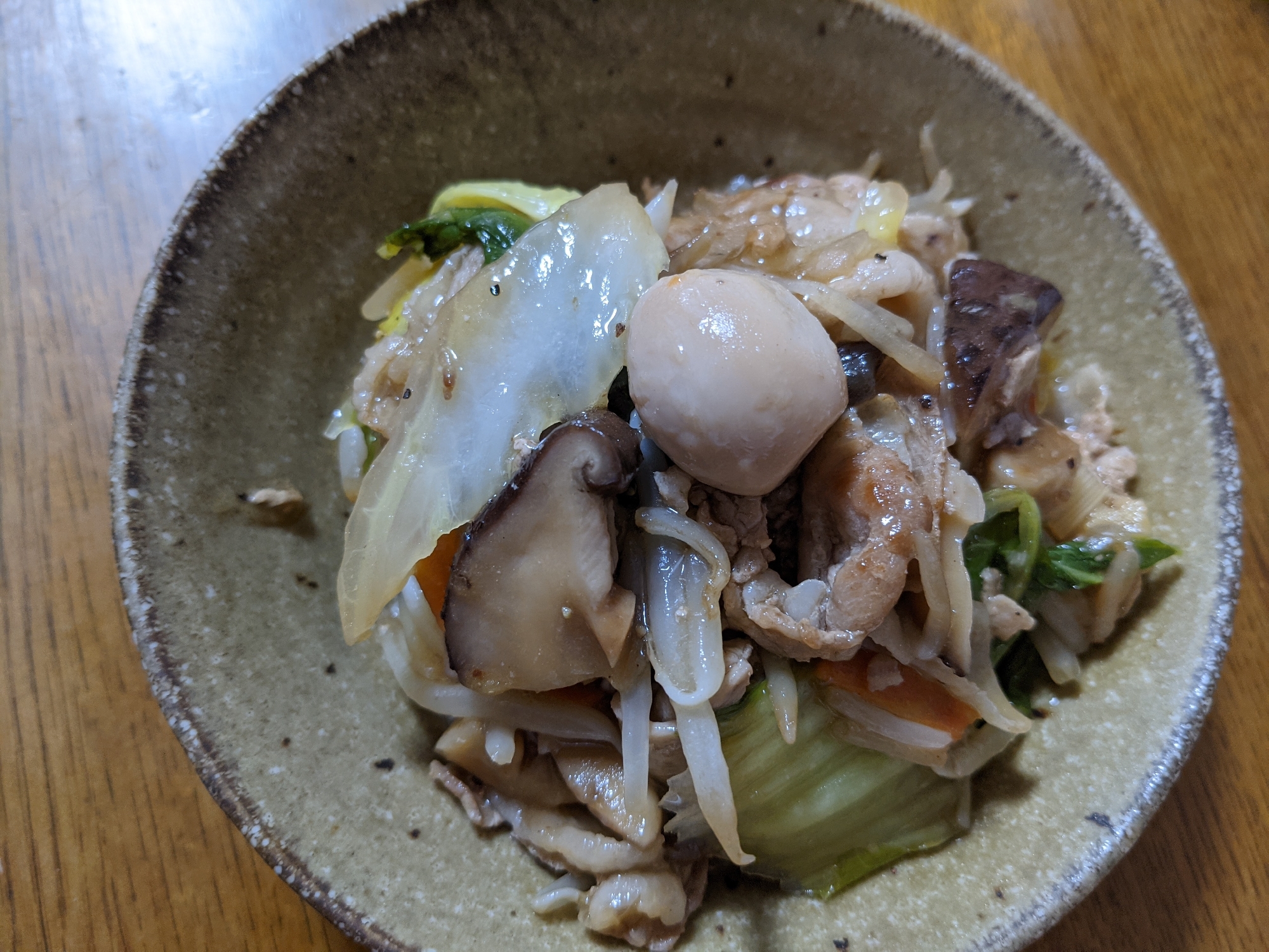 一杯の中華丼から家族で食べる八宝菜