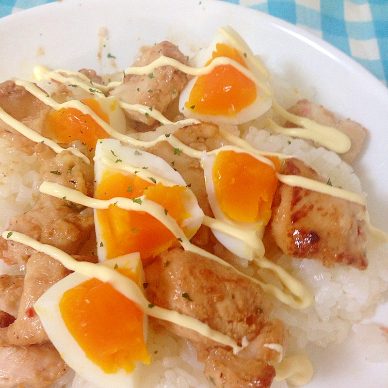 焼き鳥とゆで卵の丼♡