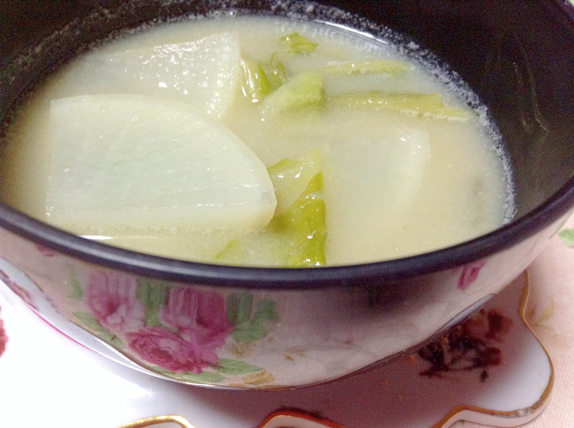 白味噌で♡大根と白菜のお味噌汁