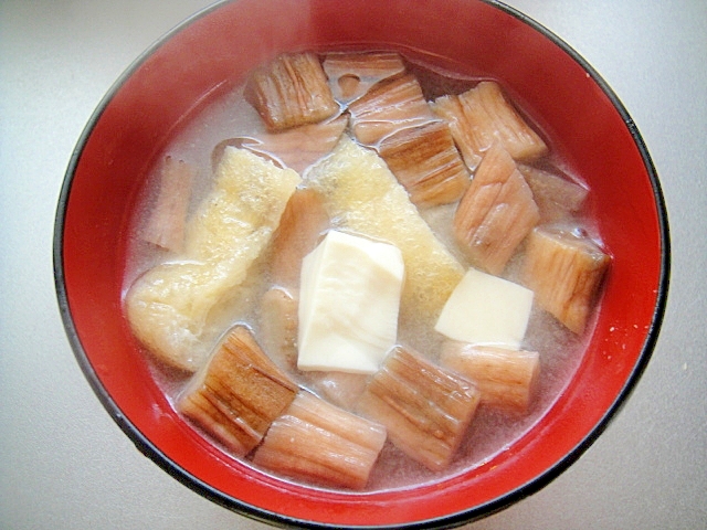 芋がらと豆腐の味噌汁