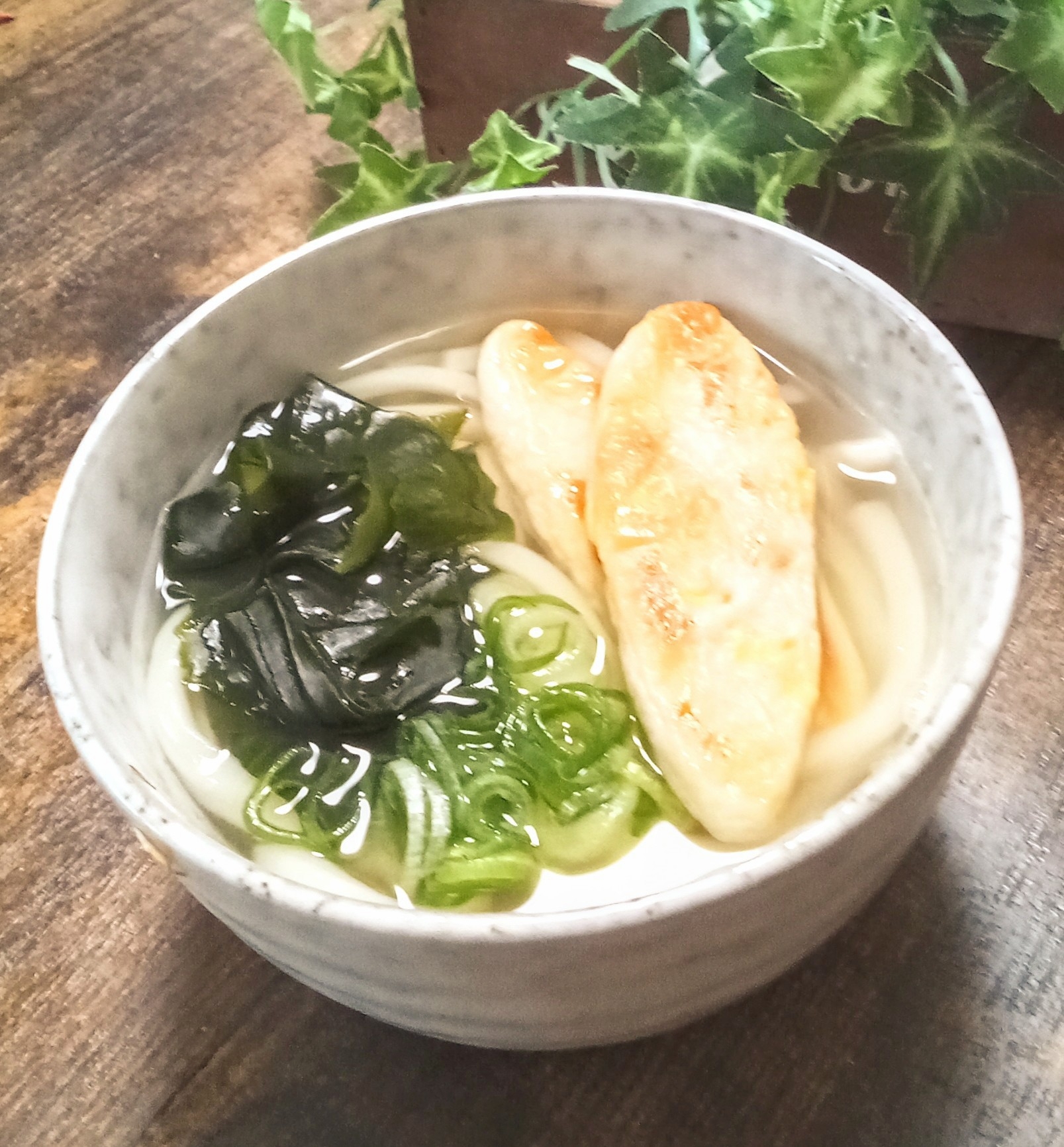 笹かまぼこ入りわかめうどん！