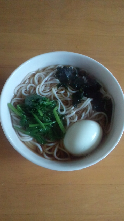 ほうれん草とワカメのにゅうめん