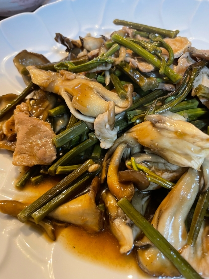 春！わらびと破竹筍の豚ばら肉オイスターソース炒め