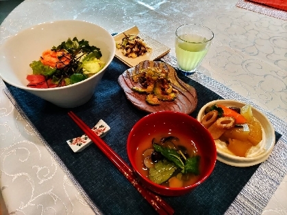 漬けサーモンとねぎとろの二色丼